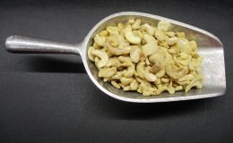 2420 - RAW CASHEW PIECES