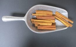 1723 - CINNAMON STICKS, 3 IN