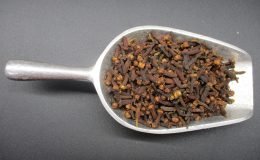 1706 - WHOLE CLOVES